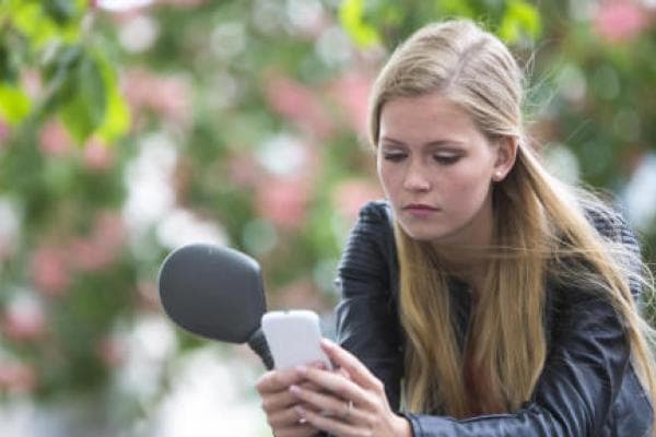 Improper Use of Phones, Tablets and Computers Increases Elbow Pain